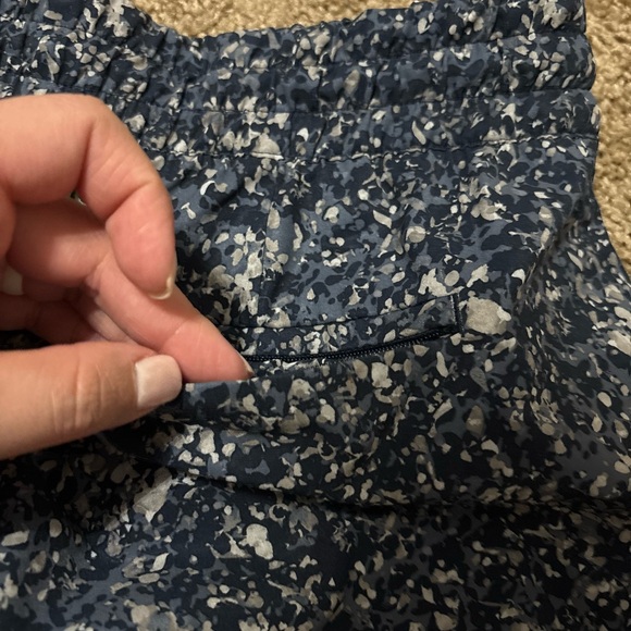 Athleta Printed Baja Shorts Size 4 - Picture 4 of 6